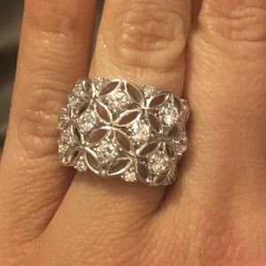 Pretty CZ band, 💥 last call 💥